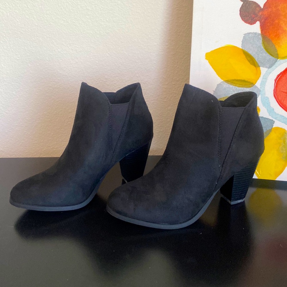 NEW - Forever Brand, Heeled Booties (Size 8.5)